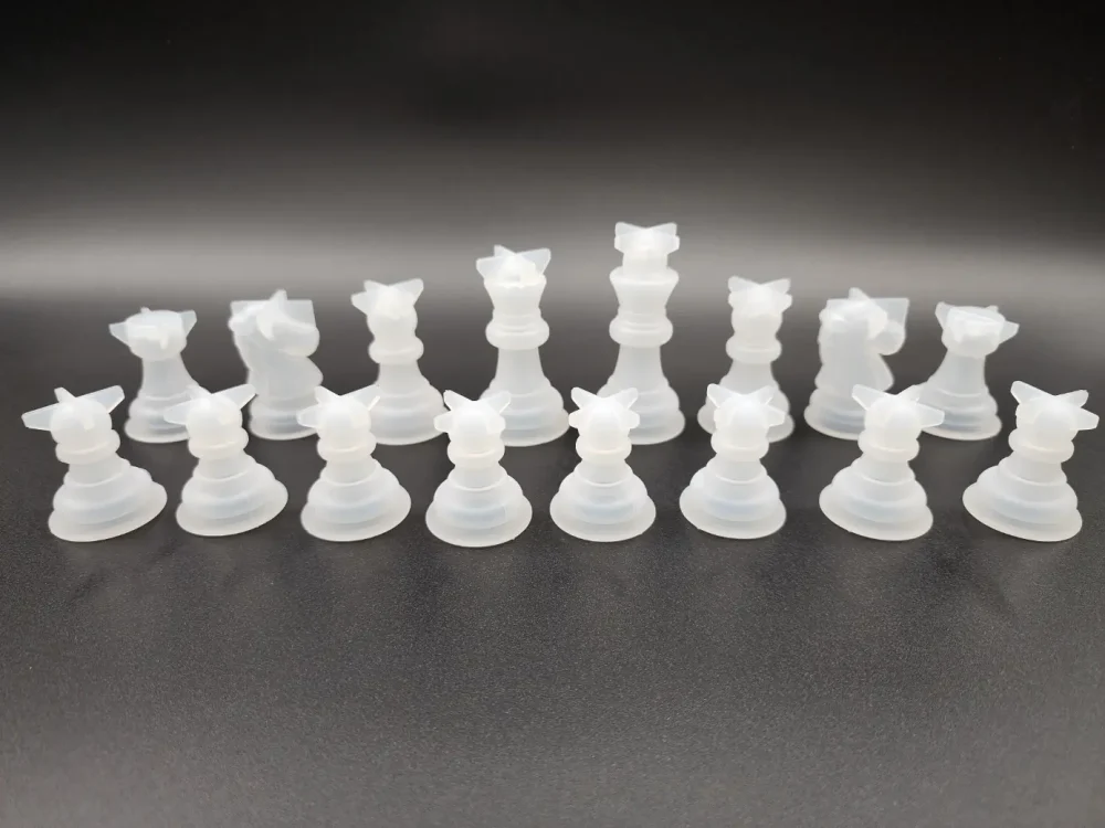 16 Piece Chess Set