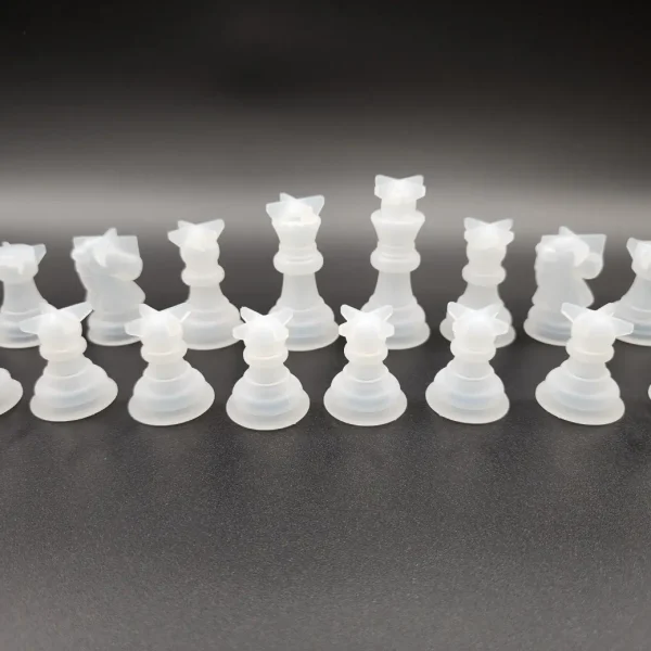 16 Piece Chess Set